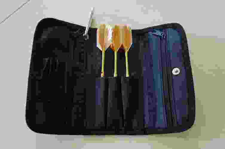 Pouzdro pro šipky buzz wallet harrows