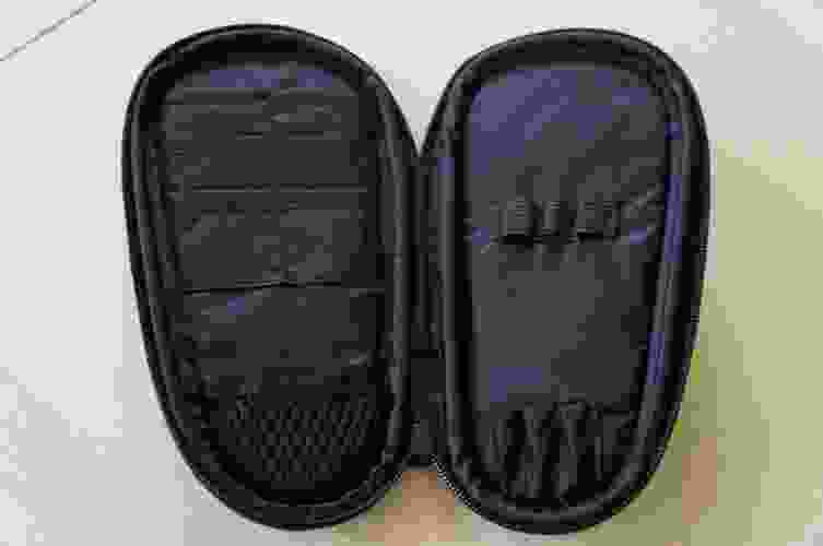 Pouzdro pro šipky graflite wallet harrows